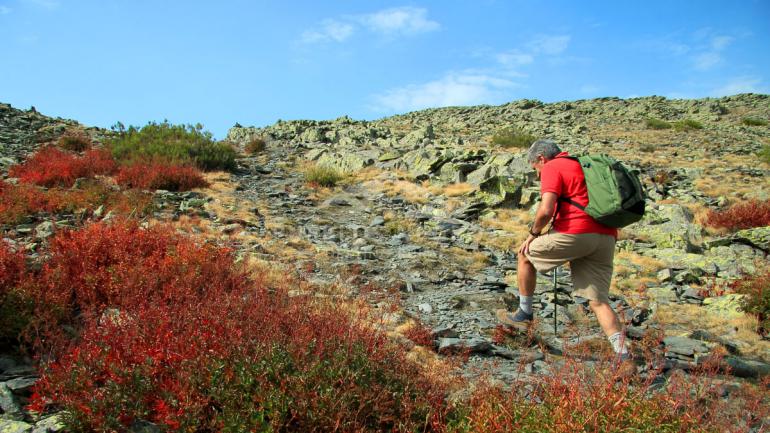 Un montañero llega hasta el Ocejoncillo, la pre-cima del pico ocejón