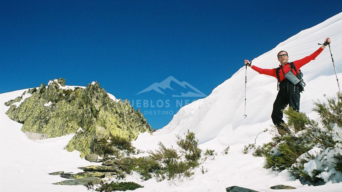 En la ascensión invernal del pico Ocejón, el Collado Perdices puede acumular gran cantidad de nieve.